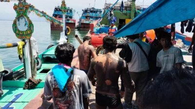 km-anugerah-indah-18-terbakar-di-samudera-hindia!-1-tewas,-7-luka-bakar,-25-abk-dievakuasi-ke-banyuwangi