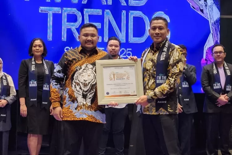 kapolresta-banyuwangi-kombes-pol.-rama-samtama-putra-raih-penghargaan-‘best-innovator-and-visionary-leader-2025’
