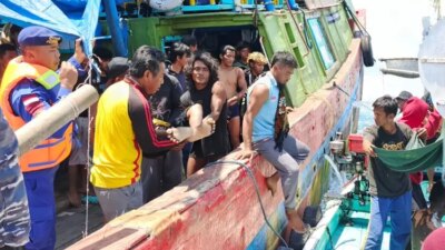 tragis!-7-nelayan-korban-kapal-terbakar-di-lombok-jalani-perawatan-intensif-di-rsud-blambangan