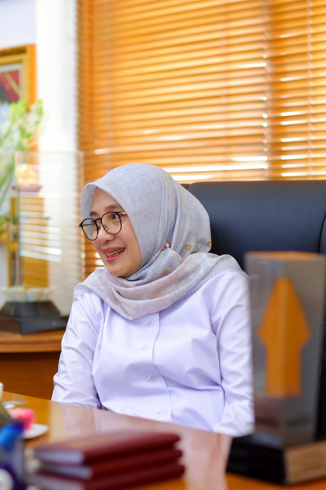 rakornas-tpakd-bareng-kementerian-ojk,-bupati-ipuk-komitmen-perkuat-literasi-dan-inklusi-keuangan-daerah