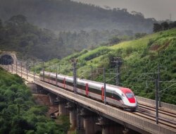 Biaya Proyek Kereta Cepat Jakarta-Bandung Melonjak, Apa Dampaknya bagi BUMN?
