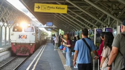 kereta-api-jadi-pilihan-utama-warga-jawa-timur,-kai-daop-8-surabaya-catat-rekor-baru