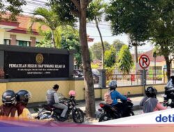 Ayah Terduga Pelaku Pembunuhan Kasus Siswi MI Banyuwangi Nilai Dakwaan Janggal
