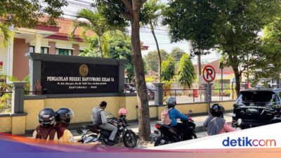 ayah-terduga-pelaku-pembunuhan-kasus-siswi-mi-banyuwangi-nilai-dakwaan-janggal