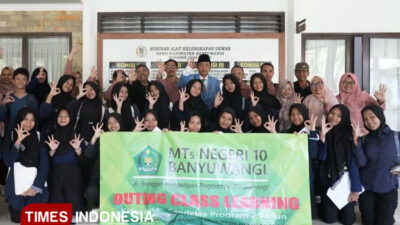 pimpinan-dprd-banyuwangi,-michael-edukasi-pelajar-soal-politik-di-gedung-dewan-–-times-banyuwangi