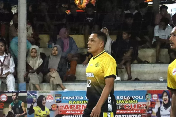 kapolresta-banyuwangi-ikut-meriahkan-turnamen-bola-voli-appm-hebat-cup-2025
