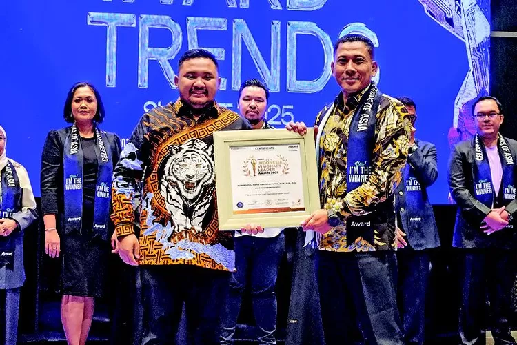 keren!-kapolresta-banyuwangi-kombes-rama-samtama-putra-raih-penghargaan-nasional-best-innovator-&-visionary-leader-2025!