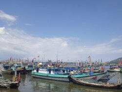 Tiga Hari Perjalanan, Kapal Terbakar di Samudera Hindia Akhirnya Tiba di Banyuwangi