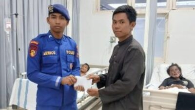 bko-ditpolairud-polda-jatim-salurkan-bantuan-untuk-korban-kebakaran-km-anugrah-indah-18-di-muncar