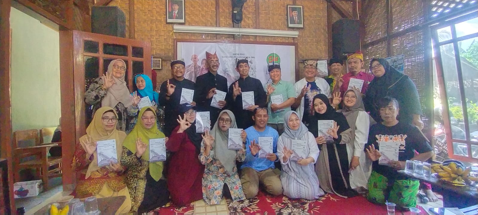 puisi-bahasa-using-guritan-sangang-puluh-sanga-(99)-karya-jaenurii-diluncurkan-kadispendik-banyuwangi