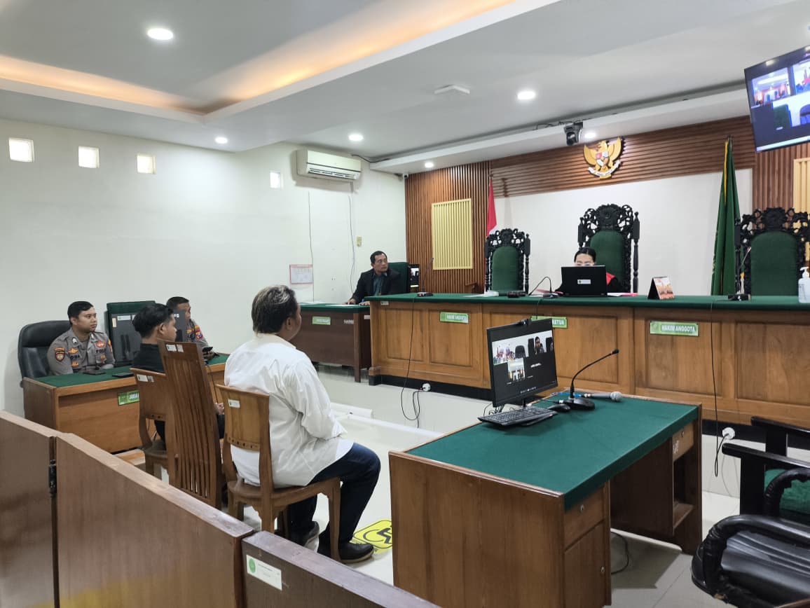 terbukti-edarkan-arak,-dua-pelaku-jalani-sidang-tipiring-di-pn-banyuwangi