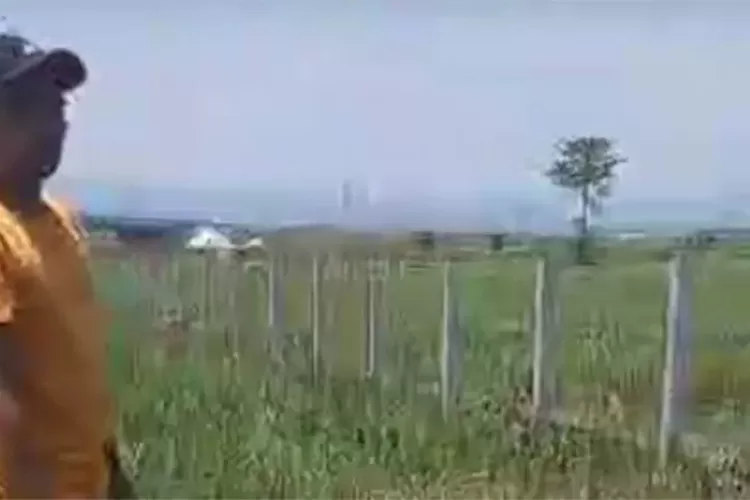 viral-di-probolinggo!-video-dugaan-‘serobot’-lahan-tol-probowangi,-warga-protes-patok-digeser