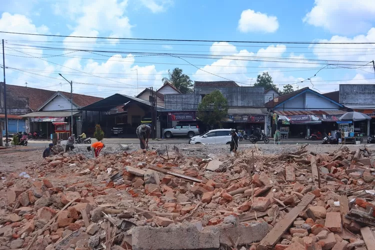 lahan-sewa-digusur,-pemilik-protes:-pelebaran-stasiun-kalisetail-ditunggu-rampung-pengguna-jalan