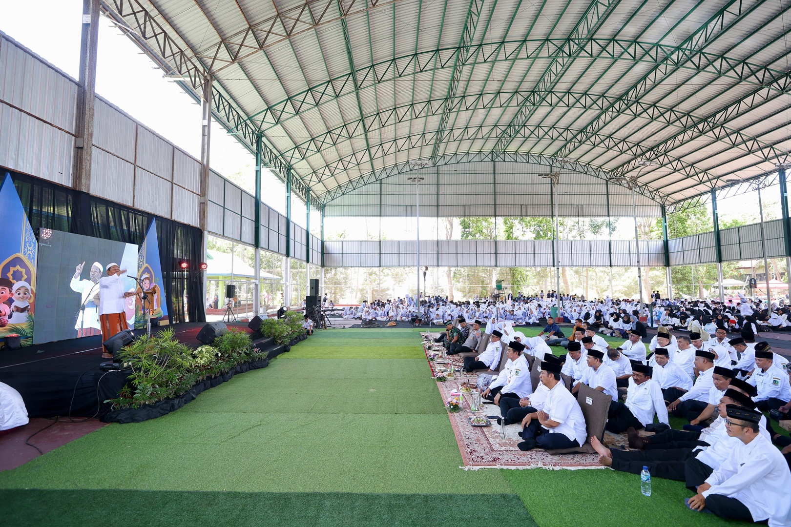 ratusan-siswa-tk-smp-ramaikan-festival-anak-sholeh-banyuwangi