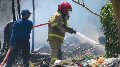 nyaris-lahap-rumah-warga!-kebakaran-sampah-hebohkan-mojopanggung-banyuwangi-pagi-ini