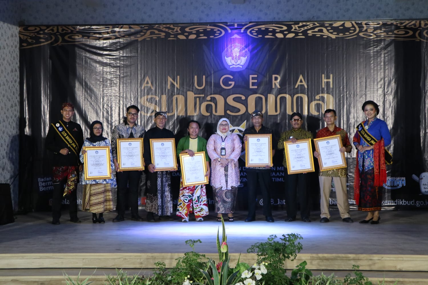 novel-berbahasa-using-mendapat-anugerah-sutasoma