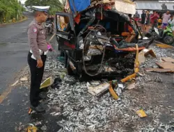 Truk Boks dan Pikap Bertabrakan di Jalur Ketapang, Satu Korban Tewas