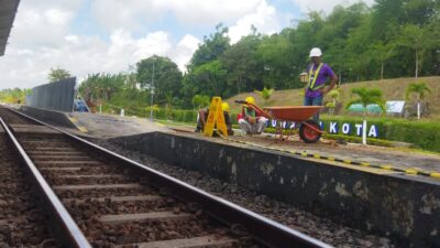 pertumbuhan-pengguna-kereta-api-ke-banyuwangi-terus-meningkat,-tiga-stasiun-direnovasi-dengan-nuansa-adat-osing