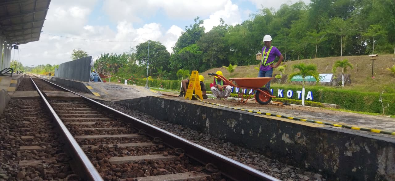 pertumbuhan-pengguna-kereta-api-ke-banyuwangi-terus-meningkat,-tiga-stasiun-direnovasi-dengan-nuansa-adat-osing