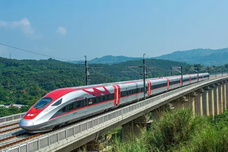 membedah-skema-utang-kereta-cepat-jakarta-bandung,-siapa-yang-menanggung?