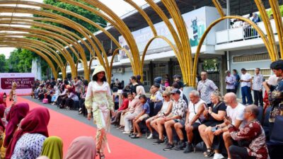 fashion-lorong-bambu-jadi-pembuka-banyuwangi-batik-festival-2025
