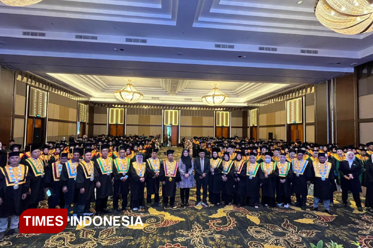 dihadiri-bupati-ipuk,-329 mahasiswa-universitas-islam-ibrahimy-banyuwangi-diwisuda-–-times-banyuwangi