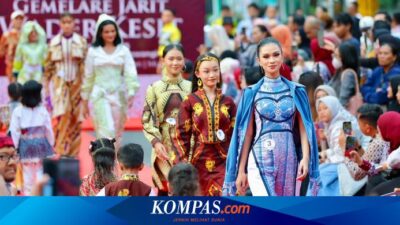 meriah,-fashion-lorong-bambu-jadi-pembuka-banyuwangi-batik-festival-2025