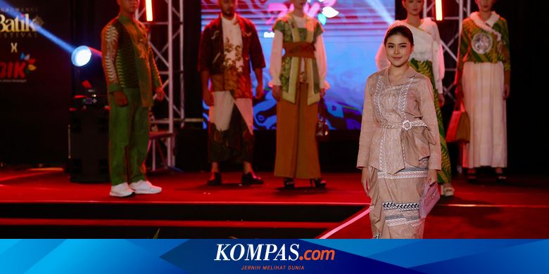 pesona-motif-wader-kesit-di-banyuwangi-batik-festival-2025
