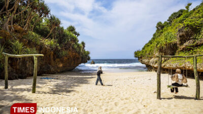 menjelajah-pantai-srakung,-hidden-gem-yang-mulai-viral-di-gunungkidul-–-times-banyuwangi