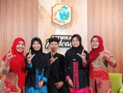 SMAN 1 Genteng Kerahkan 2 Guru dan 3 Siswa Berkompetisi di Liga Puisi 4