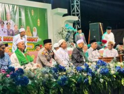 Pengajian dan Sholawatan Akbar Warnai Pantai Boom Marina Banyuwangi