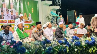 pengajian-dan-sholawatan-akbar-warnai-pantai-boom-marina-banyuwangi
