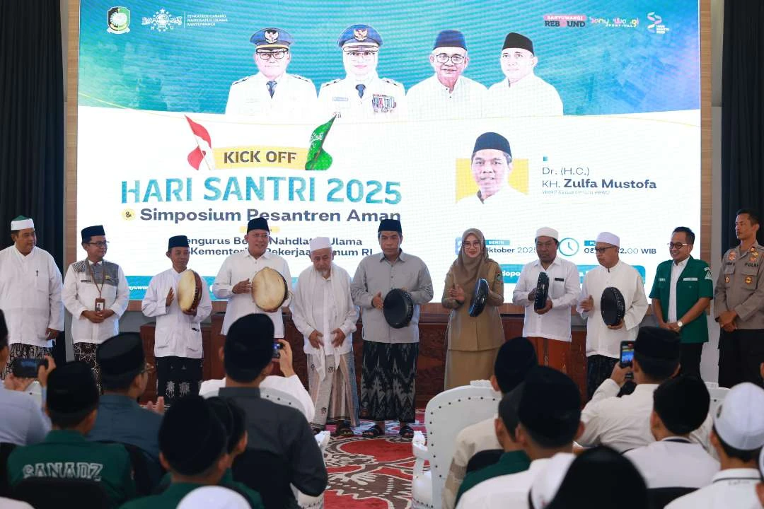 kick-off-hari-santri-nasional-2025-di-banyuwangi-ditandai-pencanangan-pesantren-aman