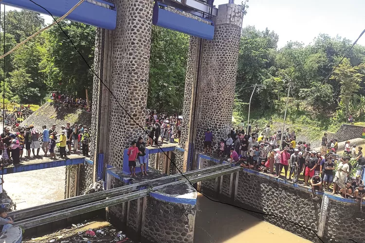 genap-satu-abad,-dam-singir-dikeringkan