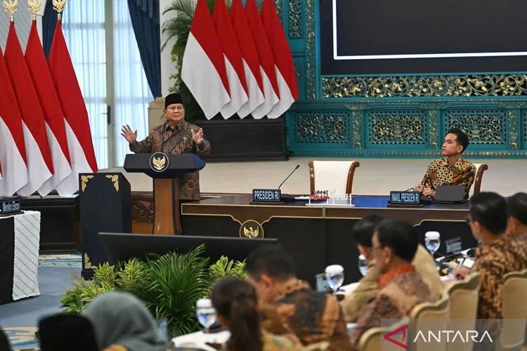 prabowo-luncurkan-program-layar-digital-75-inci-untuk-sekolah-di-seluruh-indonesia-–-times-banyuwangi