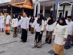 Unik! ASN Banyuwangi Ngantor Pakai Sarung dan Baju Putih, Rayakan Hari Santri Nasional dengan Khidmat!