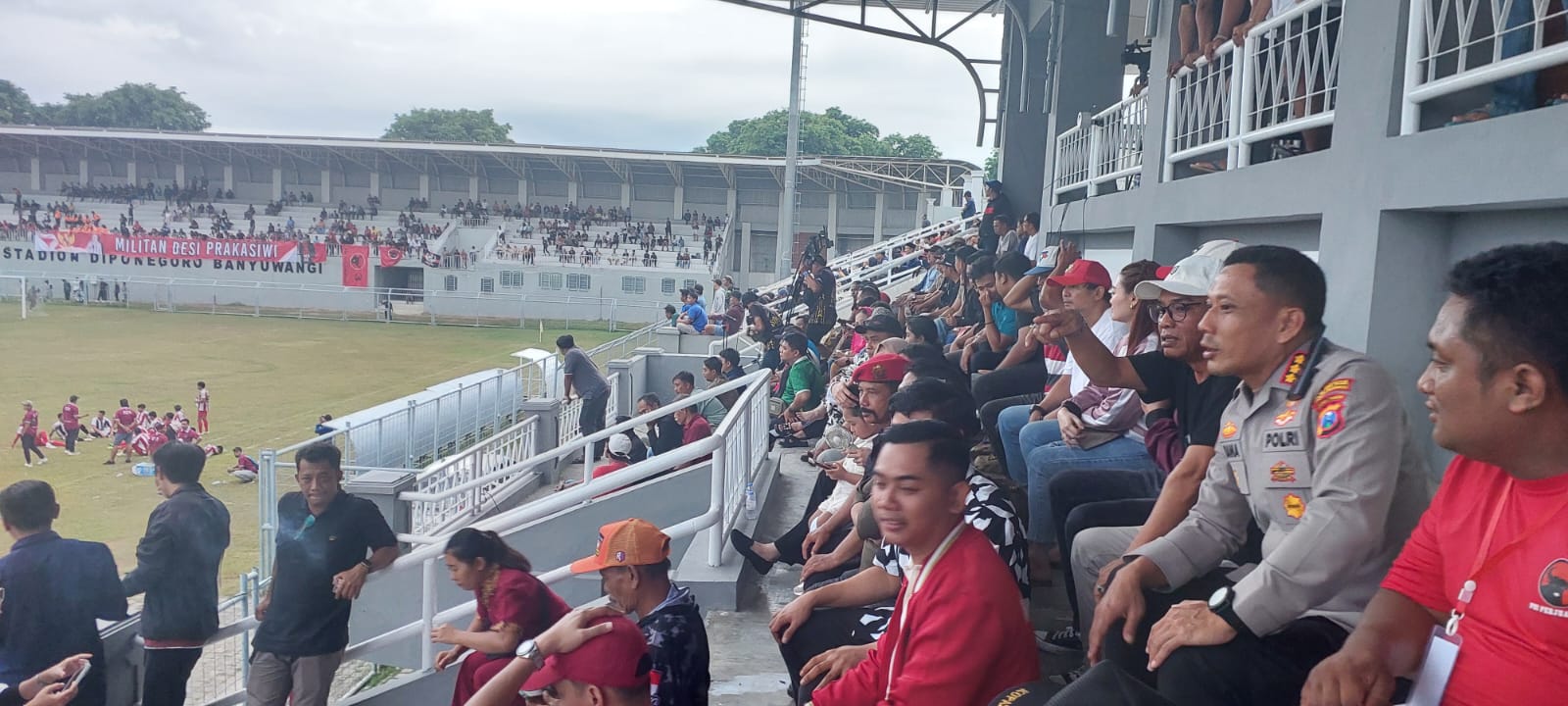 pertandingan-final-turnamen-ketua-dpc-pdi-perjuangan-banyuwangi-di-stadion-diponegoro-berjalan-kondusif