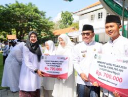 Momen Hari Santri, Bupati Ipuk Salurkan Insentif untuk 14 Ribu Guru Ngaji
