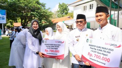 momen-hari-santri,-bupati-ipuk-salurkan-insentif-untuk-14-ribu-guru-ngaji