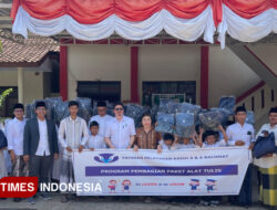 Gus Dewan Banyuwangi Bersama YPKAAR Berbagi Ribuan Tas dan Sembako di Momen HSN 2025 – TIMES Banyuwangi