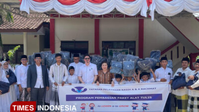 gus-dewan-banyuwangi-bersama-ypkaar-berbagi-ribuan-tas-dan-sembako-di-momen-hsn-2025-–-times-banyuwangi