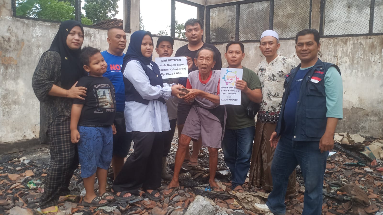 korban-kebakaran-di-bajulmati-kembali-terima-bantuan-rp-28-juta-lebih-dari-donatur-dan-netizen