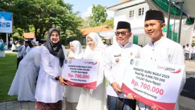 14.241-guru-ngaji-di-banyuwangi-terima-insentif-tepat-di-hari-santri
