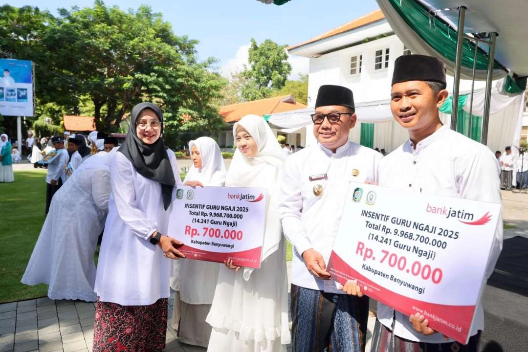 14.241-guru-ngaji-di-banyuwangi-terima-insentif-tepat-di-hari-santri