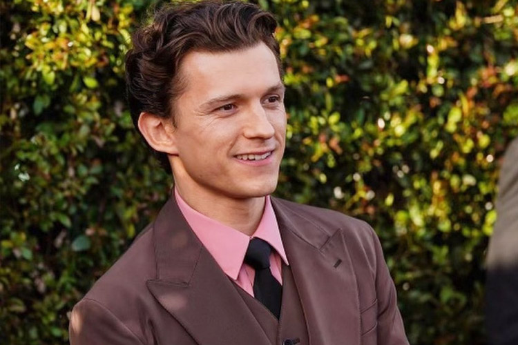 terbentur-kontrak-marvel,-tom-holland-terpaksa-tolak-james-bond-–-times-banyuwangi
