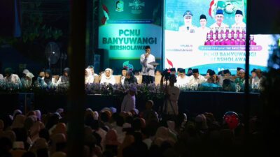 puncak-hari-santri-2025,-ribuan-warga-sholawatan-bersama-untuk-keberkahan-banyuwangi