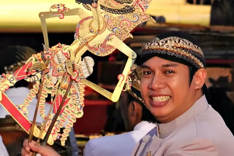warisan-abadi-ki-anom-suroto:-rebo-legen-dan-kebon-seni-kini-diteruskan-sang-putra,-ki-bayu-aji