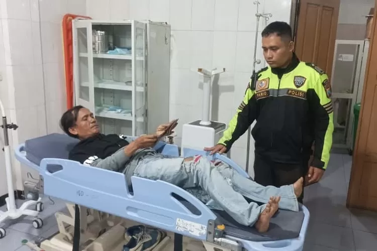 brakkk!-gagal-salip-kendaraan,-yamaha-n-max-tabrakan-adu-depan-di-genteng