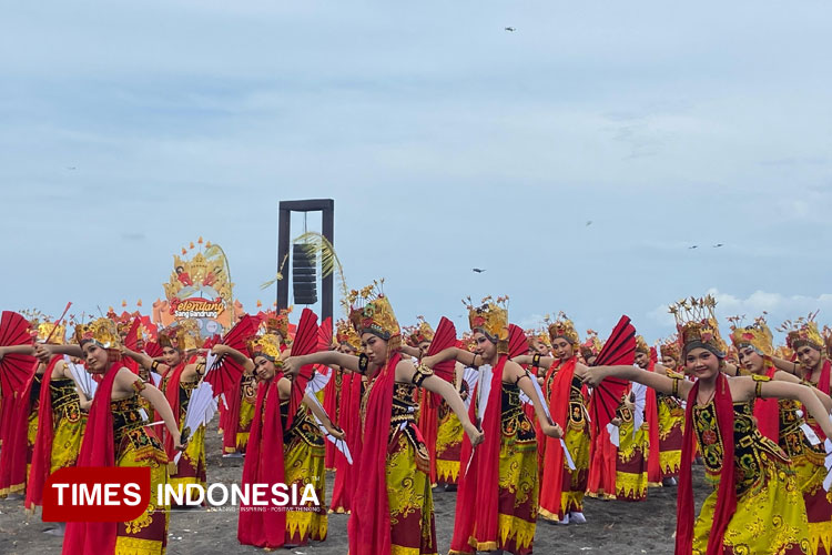 dari-banyuwangi-ke-dunia,-festival-gandrung-sewu-2025-bukti-pesona-budaya-indonesia-tak-luntur-–-times-banyuwangi