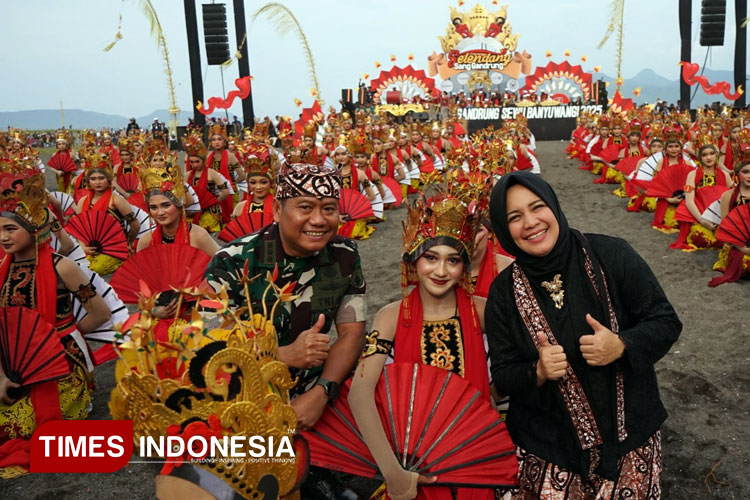 tni-hadir-menjaga-budaya,-danrem-083/baladhika-jaya-saksikan-gandrung-sewu-2025-di-banyuwangi-–-times-banyuwangi